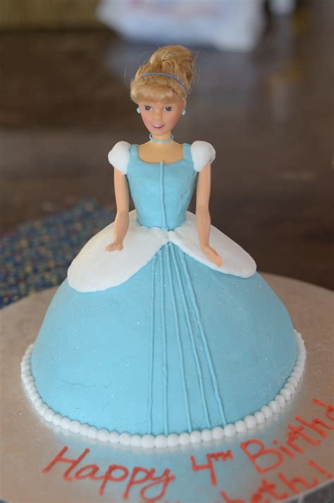 More images from theme based birthday table decor ideas for kids. Cinderella Cakes - Decoration Ideas | Little Birthday Cakes