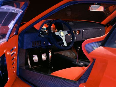 First released in 1984, the testarossa car is iconic. Ferrari F40 : la supercar Scuderia F1 & projet GTO rallye au V8 à 478 ch.