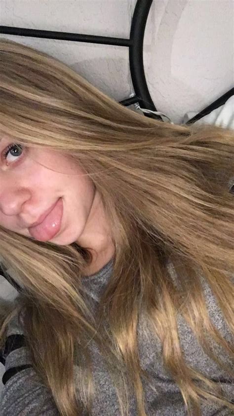 Snapchat Girls Blonde Girl Selfie Beautiful Long Hair Teen Girl Poses Alternative Hair