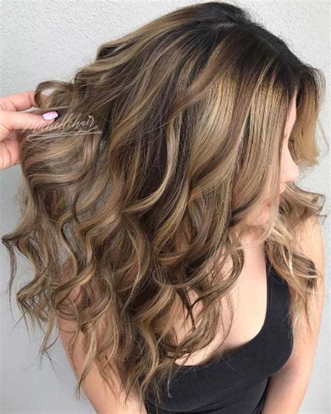 Caramel highlights really help to add texture and depth to highlights and lowlights will give your hair the appearance of extra volume. 50 Hair Color Highlights and Lowlights For Brunettes ...