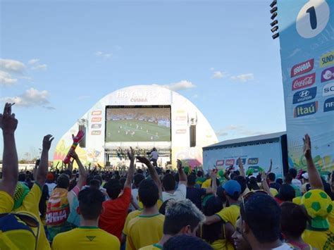 g1 mais de 19 mil torcedores festejam na fan fest em cuiabá a vitória do brasil notícias em
