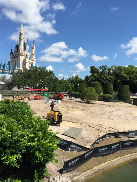 Walt Disney World Cinderella Castle Hub 6 Wdw Daily News