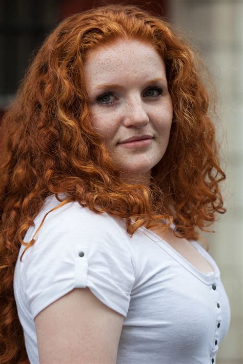 成熟した赤毛の女性のヌード WhitterOnline
