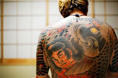Yakuza Tatoeages Japanse Bendeleden Dragen De Cultuur Van De Misdaad