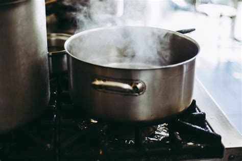 Coba praktikkan resep bihun goreng pedas. Resep Bihun Kuah Pedas, Begini Cara Membuatnya yang Sedap