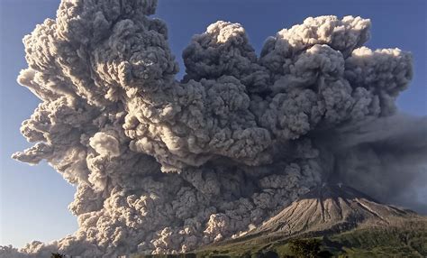 Indonesian Volcano Sinabung Erupted High Ash Column The Limited Times