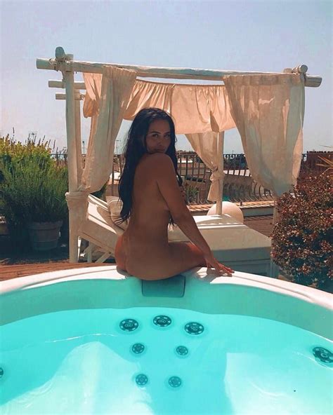 Marnie Simpson Nude And Sexy 14 Photos Thefappening