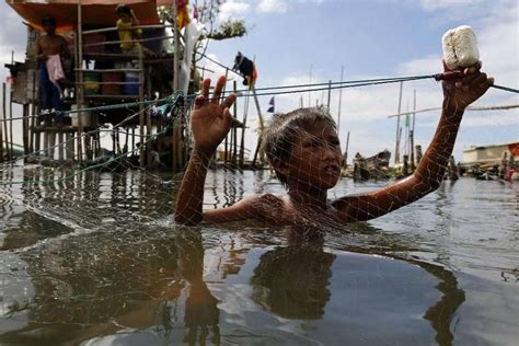 Typhoon Melor Threatens Central Philippines 750000 Evacuated The