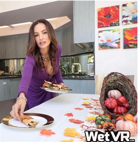 Lisa Ann To Make Vr Debut In Thanksgiving Romp For Wetvr Candy Porn