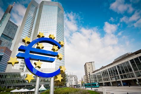 La banca centrale europea (bce) gestisce l' euro e definisce e attua la politica economica e monetaria dell'ue cerca le traduzioni disponibili del link precedente en •••. Che ruolo hanno le Banche Centrali? | TraDetector