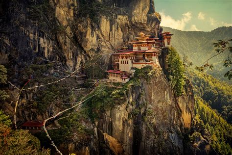 Tiger S Nest In Paro Bhutan With Images Buddhist Countries