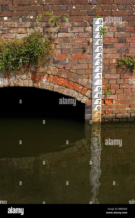Depth Gauge Board Hi Res Stock Photography And Images Alamy