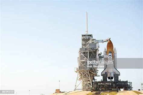 Rotating Service Structure On Launch Pad Photos And Premium High Res