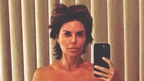 Lisa Rinna Strips Down To Ring In 2024 Youtube