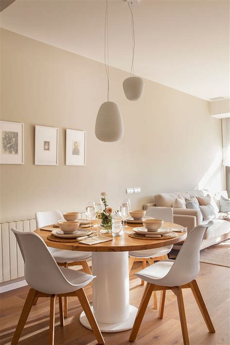 Lampara mimbre lámparas comedor salon comedor lámparas colgantes luces perfecta quinchos puntos espacialidad si tienes un punto de. Sala comedor pequeño en tonos claros | Decoracion Interiores