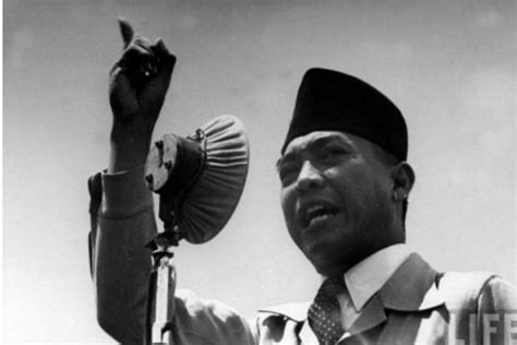 10 Contoh Teks Cerita Sejarah tentang Pahlawan Singkat dan Strukturnya
