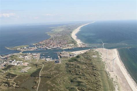 Sie liegt mitten auf dem holmsland klit und bildet mit dem großen. Ringkøbing Fjord, Hvide Sande. West Denemarken | Dänemark ...