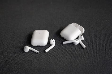 The wireless earbuds may look similar, but there are lots of differences between these two choices. Test des AirPods 2 : une mise à jour intéressante, mais ...