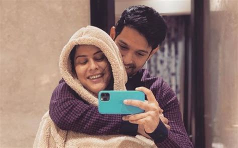 vikrant massey s pda for fiancée sheetal thakur is adorbs says thank you for choosing me to