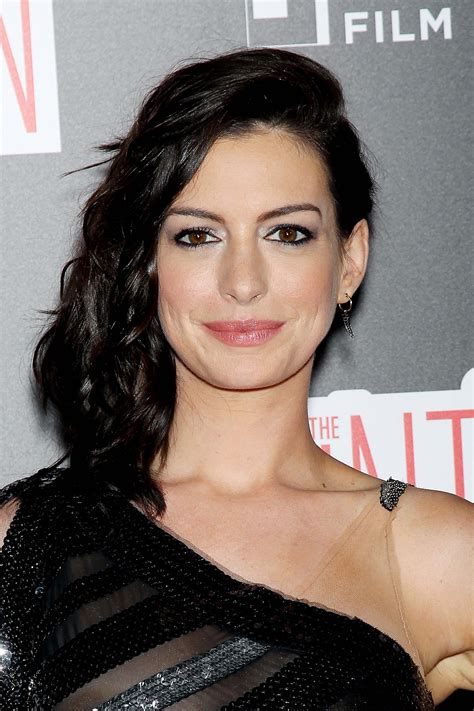 Anne Hathaway Areola Peek 118 Photos Thefappening