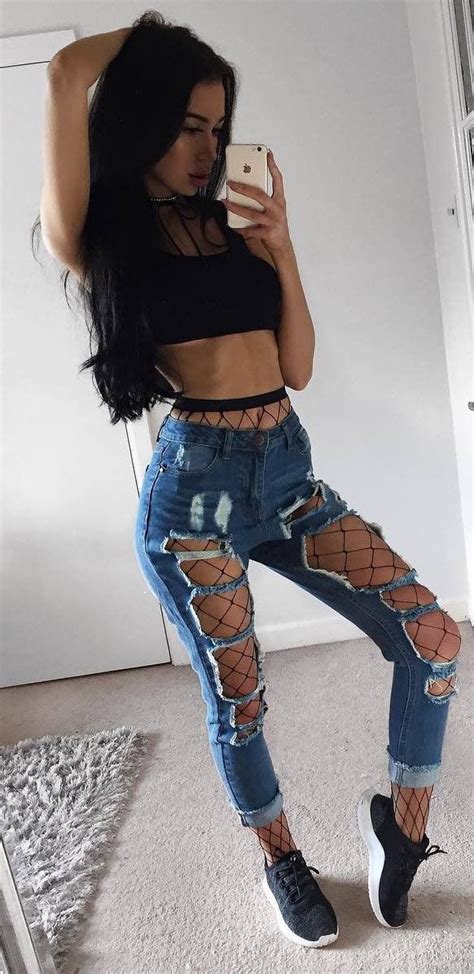 Cool Street Style Outfit Crop Top Ripped Jeans Moda De Ropa Ropa