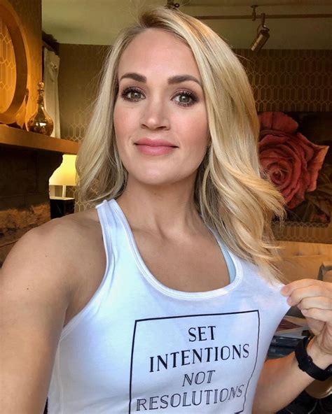 Carrie Underwood Wows With Stunning Bikini Body Showing Cheese Grater Abs