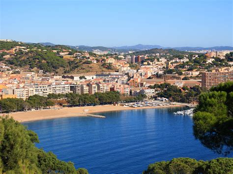 Places to see, ways to wander, and signature experiences. Zon en Middellandse Zee, bezoek de stad Sant Feliu de Guíxols