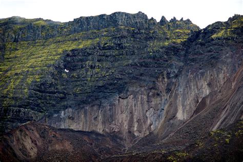 Photos Landslide Leaves Open Wound In Mountain Iceland Monitor