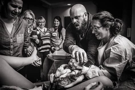 25 Powerful Photos Of Dads In The Delivery Room Pregnancy Video