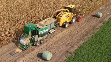 Chopping Corn And Silage Baling In One Pass Youtube
