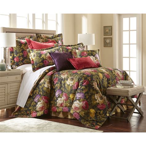 Shop down pillows, comforters, & more. PCHF Layla 3-piece Luxury Comforter Set | Luxury comforter ...