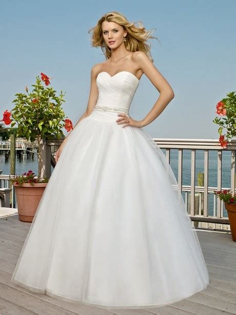 Ist der ort an dem der geistliche segen gesprochen wird. Ballkleid hochzeit