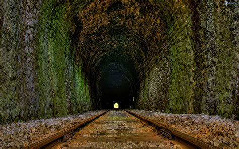 Le Tunnel De Chemin De Fer