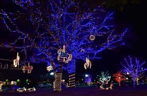 10 Us Towns With Incredible Christmas Celebrations Christmas