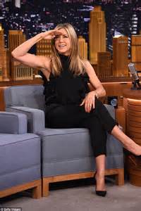 Jennifer Aniston Shows Off Toned Arms On Tonight Show With