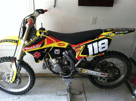 Suzuki rm 125 technical data, engine specs, transmission, suspension, dimensions, weight, ignition and performance. Buy 2004 RM 125 on 2040-motos