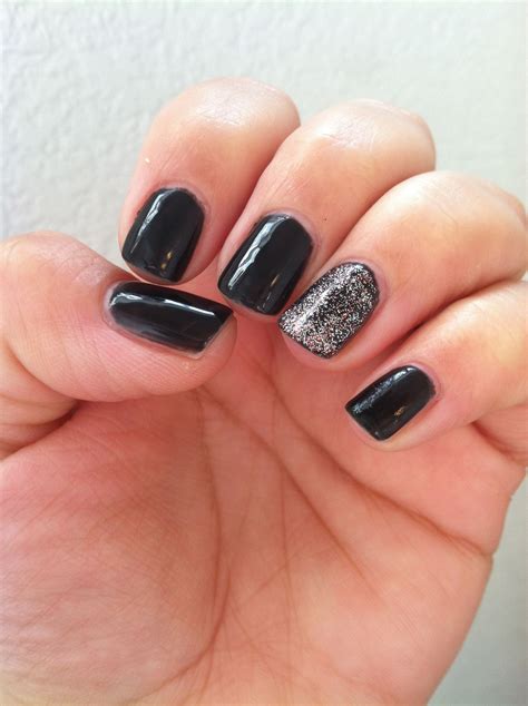 Sparkly Nails With Simple Black For New Years Red Carpet Manicure Red
