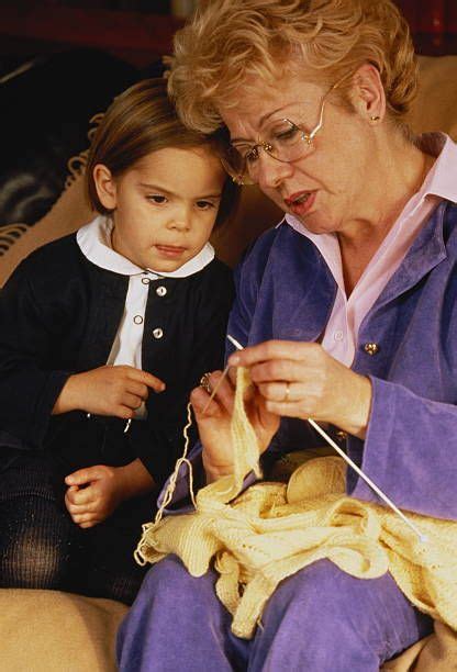 Grandmother Showing Granddaughter 4 5 How To Knit Granddaughter Grandmother Knitting