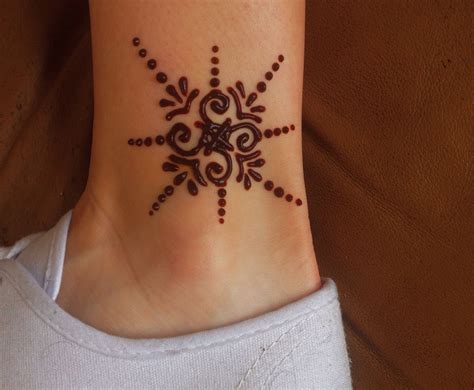 Pin By Mjohnsonn13 On Henna 🌞 Simple Henna Tattoo Henna Tattoo