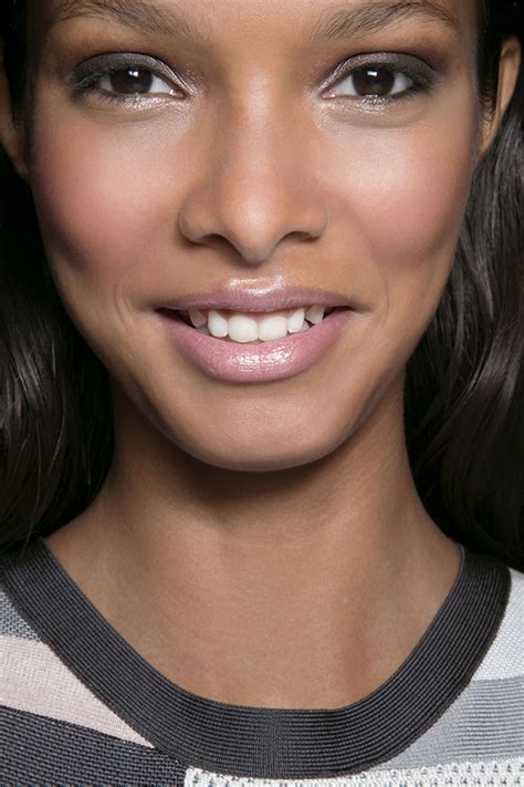 How To Skirt The Fine Line Between Dewy And Greasy Skin Stylecaster