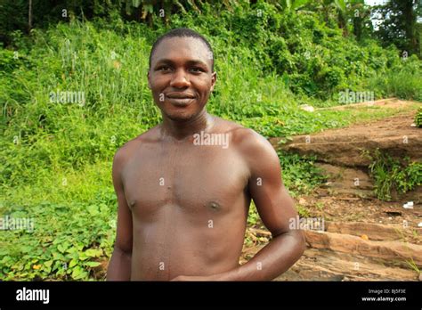 Africa Cameroon Mamfe Porters Young Men Stock Photo Alamy