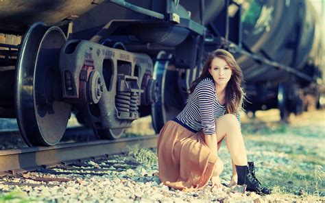 Beautiful Girl Train Photo Wallpaper X