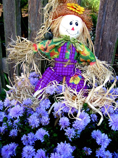 cute scarecrow | Cute scarecrow, Fall crafts, Make a scarecrow