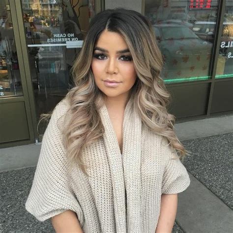 An ombre hairstyle can look natural (like the sun slowly lightened the ends of your hair) or bold (think bright colors or striking contrast). Balayage blond ou caramel pour vos cheveux châtains ...