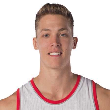Currently, leonard is under a 4 year / $41,000,000 contract with the portland trail blazers, including $41,000,000 guaranteed, and an annual average. Meyers Leonard Bio - married, salary, net worth, brother ...
