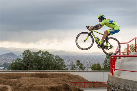Road bike freestyle 2 shows the italian trials superstar taking it up a notch on a road bike. Vittorio Brumotti - Desafio Mexiquense 2015 #‎Mexico‬ # ...