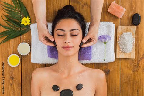 Beautician Make Stone Massage Spa For Woman At Wellness Center Stock Foto Adobe Stock