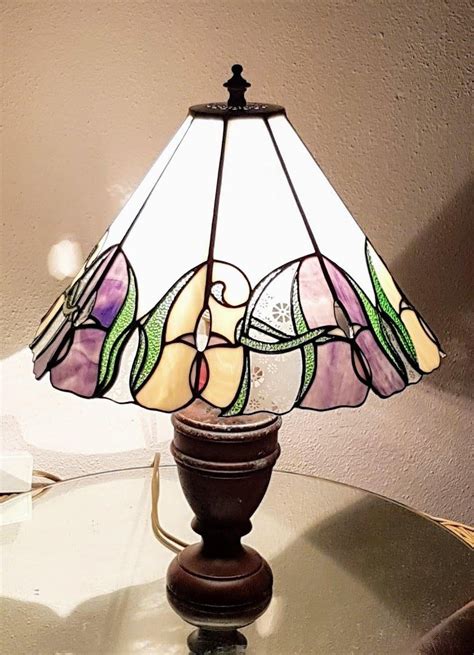 Tiffany Lamp In Floral Art Nouveau Design 8 Sides In 2 Alternating