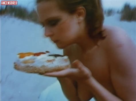 Sylvia Bourdon Nuda ~30 Anni In Cake Orgy