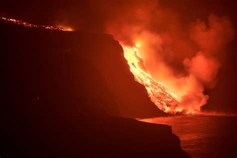 Lava From Canary Islands Eruption Finally Reaches The Sea Whittier